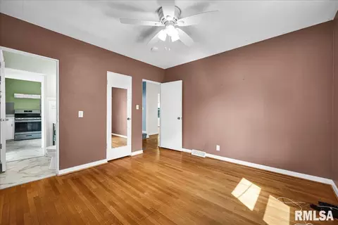 Bedroom - 322 N Kickapoo Ter, Peoria, IL 61604 photo 2 of 7