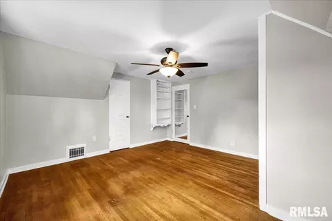 Bedroom - 322 N Kickapoo Ter, Peoria, IL 61604 photo 5 of 7