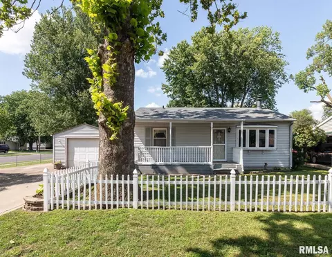 1401 Koch St, Pekin, IL 61554