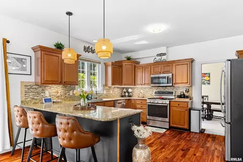 Kitchen - 2022 W Castlemain Dr, Dunlap, IL 61525 photo 2 of 5