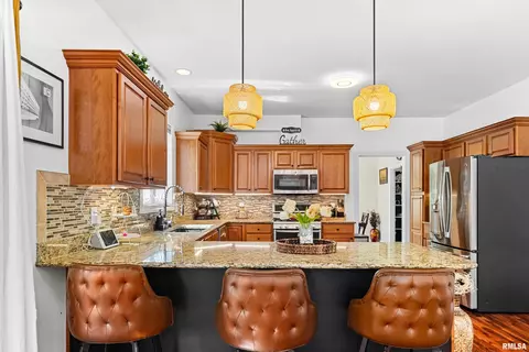 Kitchen - 2022 W Castlemain Dr, Dunlap, IL 61525 photo 1 of 5
