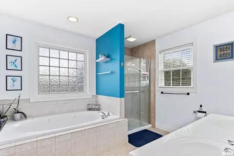 Bath - 2022 W Castlemain Dr, Dunlap, IL 61525 photo 2 of 6