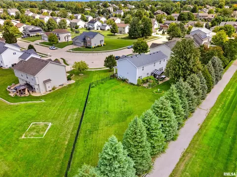 View/Area - 2022 W Castlemain Dr, Dunlap, IL 61525 photo 2 of 4