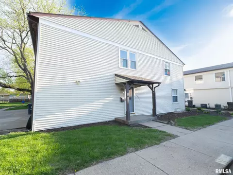 1024 Florence Ave, Pekin, IL 61554