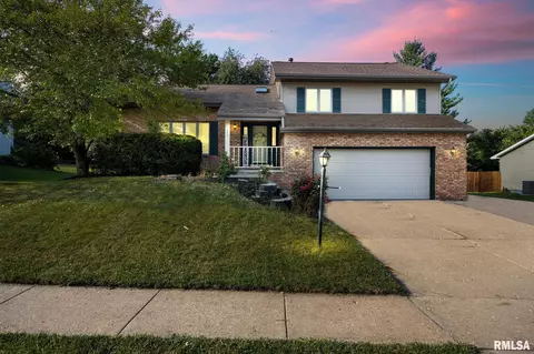 111 Lexington Dr, Washington, IL 61571