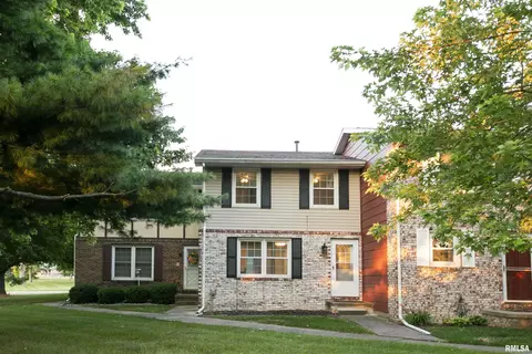 6713 N Fawndale Dr, Peoria, IL 61615
