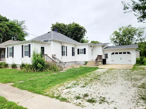 111 E 3rd Ave, Deer Creek, IL 61733