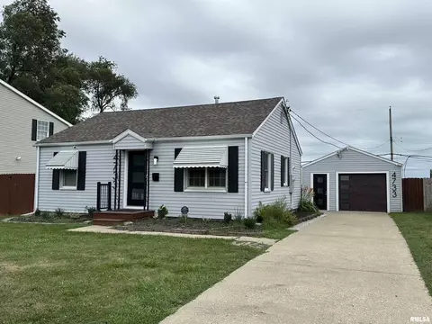 4733 N Edgebrook Dr, Peoria, IL 61614