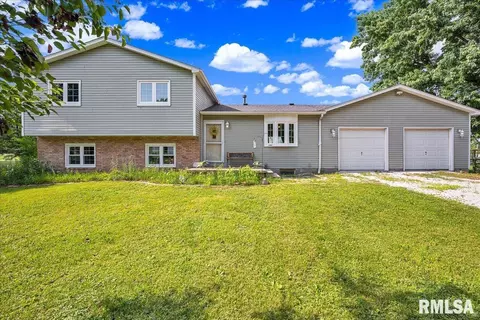 402 E Smyth St, Secor, IL 61771