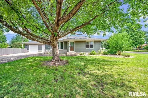 916 N Manning Dr, Chillicothe, IL 61523