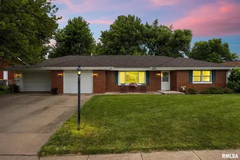 255 E Fernwood St, Morton, IL 61550