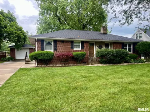 216 Edgewood St, Morton, IL 61550