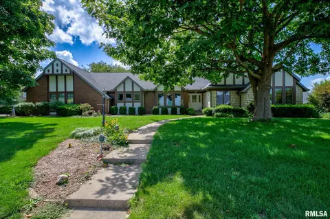 301 N Knollaire Dr, Metamora, IL 61548