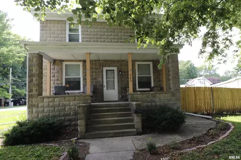 303 N William St, Farmer City, IL 61842