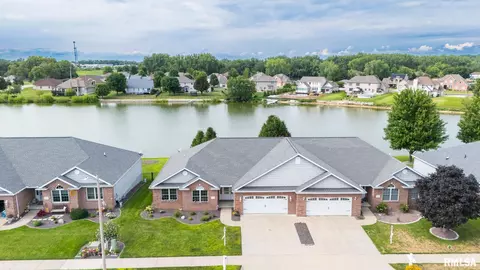 1505 Remington Rd, Pekin, IL 61554