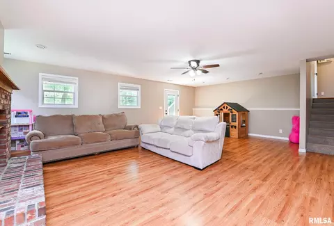 Living - 10426 W Sir Galahad Ct, Mapleton, IL 61547 photo 2 of 7