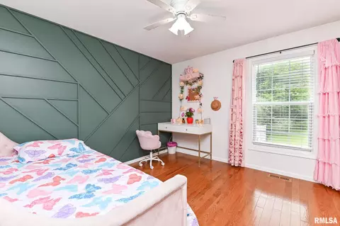 Bedroom - 10426 W Sir Galahad Ct, Mapleton, IL 61547 photo 2 of 12