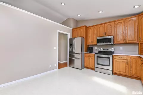 Kitchen - 10426 W Sir Galahad Ct, Mapleton, IL 61547 photo 2 of 4