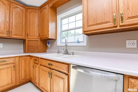 Kitchen - 10426 W Sir Galahad Ct, Mapleton, IL 61547 photo 4 of 4