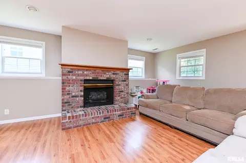 Living - 10426 W Sir Galahad Ct, Mapleton, IL 61547 photo 6 of 7