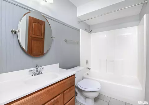 Bath - 10426 W Sir Galahad Ct, Mapleton, IL 61547 photo 3 of 3