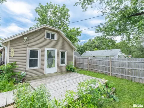 104 Oaklawn Ter, Creve Coeur, IL 61610