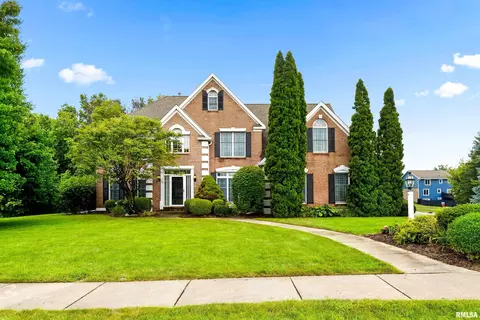 12 Crystal Ct, Morton, IL 61550