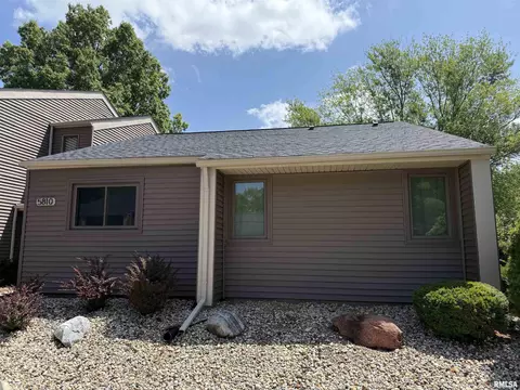5810 N Old Hickory Ln, Peoria, IL 61615