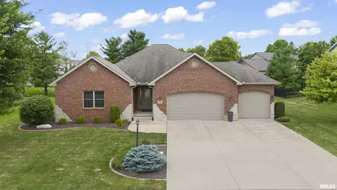 706 Stoneway Dr, Morton, IL 61550