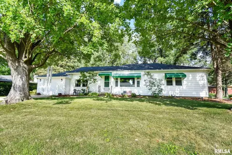 5004 N Circle Ct, Peoria, IL 61614