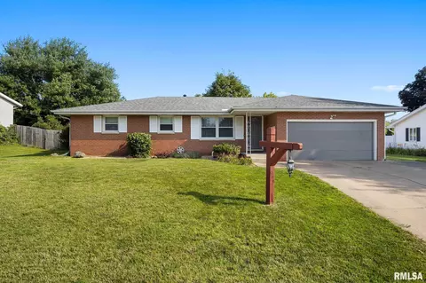 909 E Kay St, Morton, IL 61550