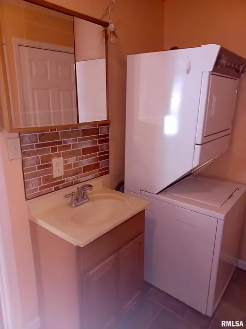 62 N 5th Ave, Canton, IL 61520 photo 16