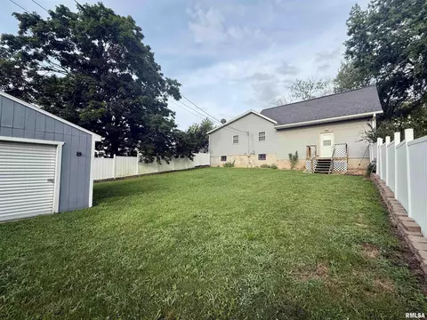 Exterior - 107 N Darst St, Eureka, IL 61530 photo 4 of 4