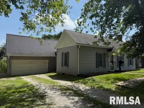107 N Darst St, Eureka, IL 61530