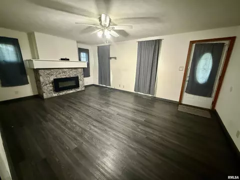 Living - 107 N Darst St, Eureka, IL 61530 photo 1 of 2