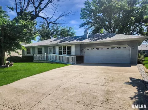 626 N Princeville Ave, Princeville, IL 61559
