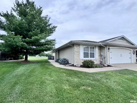 1111 Hawthorn Rdg, Macomb, IL 61455