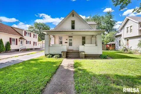 1308 Caroline St, Pekin, IL 61554