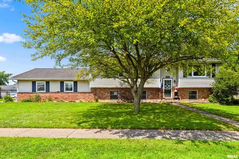 1910 Century Dr, Eureka, IL 61530