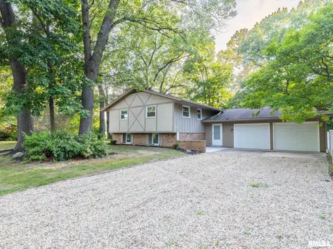 7711 Linden Ln, Delavan, IL 61734