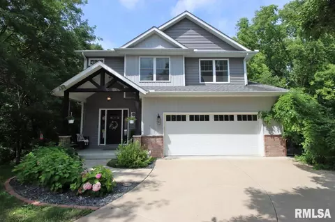 7 Haylake Dr, Pekin, IL 61554