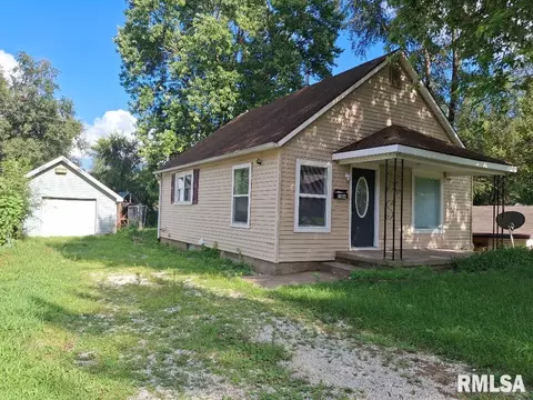 1406 S 12th St, Pekin, IL 61554