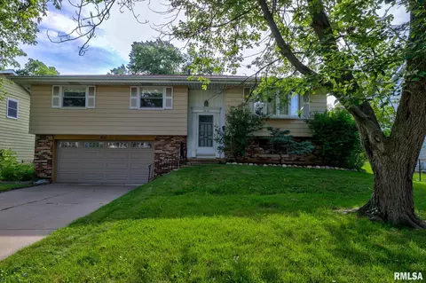 7414 N Parliament Pl, Peoria, IL 61614