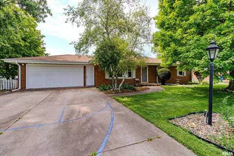 130 E Calhoun St, Brimfield, IL 61517 photo 2