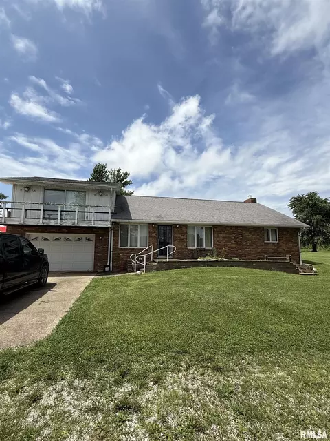 8323 E Briney Rd, Ipava, IL 61441