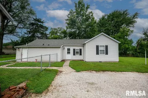 572 Roosevelt St, Creve Coeur, IL 61610