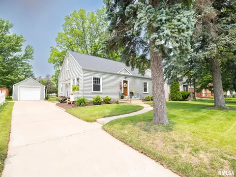 106 Bondurant St, Washington, IL 61571