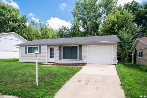 4028 W Hillmont Rd, Peoria, IL 61615
