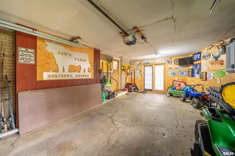 Exterior - 607 W Burton St, Eureka, IL 61530 photo 5 of 12