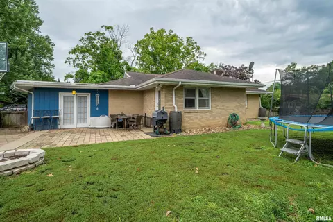 Exterior - 607 W Burton St, Eureka, IL 61530 photo 10 of 12